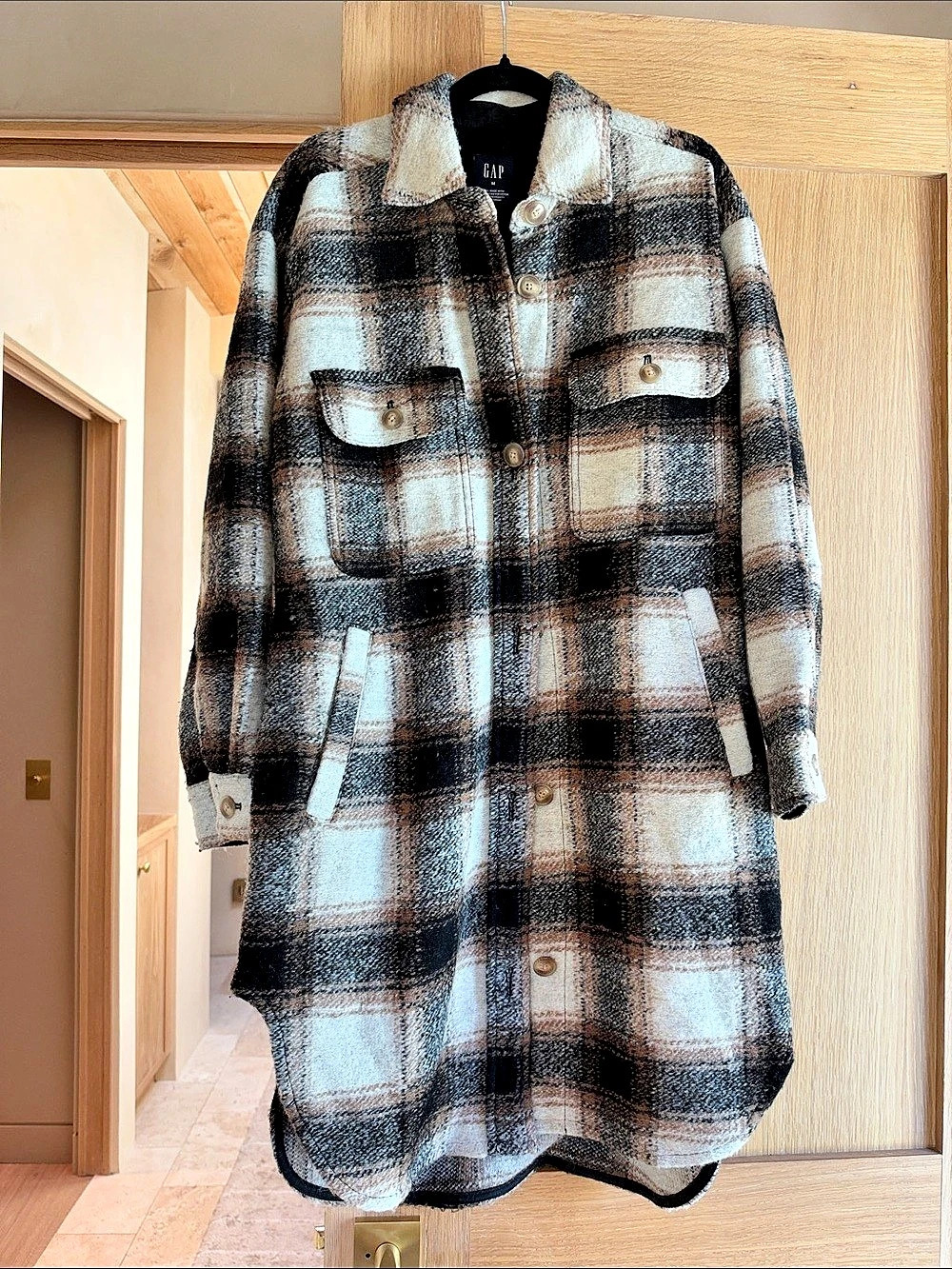 Gap Long Shirt Jacket Plaid black tan & cream Medium